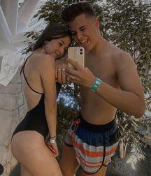 Teen models and sports, NN 5e7c914b2b1a3.png