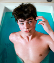 Teen models and sports, NN 5e7c914ebbc7c.png