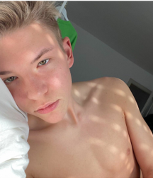 Teen models and sports, NN 5e7c91a25369a.png