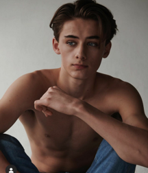 Teen models and sports, NN 5e7c91aee2d0f.png