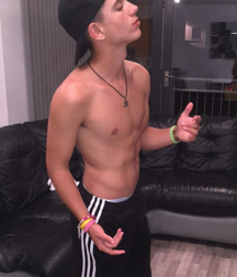 Teen models and sports, NN 5e7c91ce9c554.png