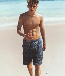 Teen models and sports, NN 5e7c91d3a0cfd.png