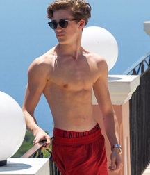Teen models and sports, NN 5e7c91ee126e5.png