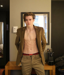 Teen models and sports, NN 5e7c91f9213aa.png
