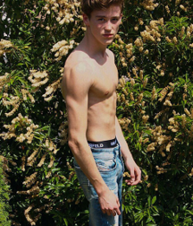 Teen models and sports, NN 5e7c920f63dac.png