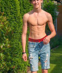 Teen models and sports, NN 5e7c9212cb65f.png