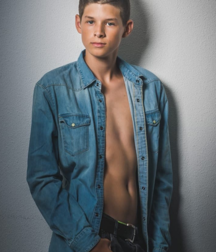 Teen models and sports, NN 5e7c9285e3077.png