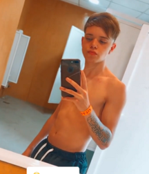 Teen models and sports, NN 5e7c9297539e1.png
