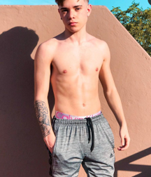 Teen models and sports, NN 5e7c929db41f1.png