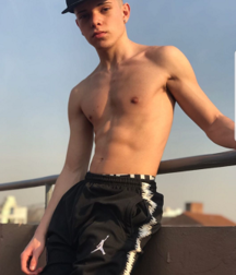 Teen models and sports, NN 5e7c929f57fc0.png
