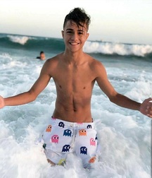 Wendesday's boys gay tube shirtless  5f61d1777632c.jpg