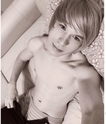 Wendesday's boys gay tube shirtless  5f61d2ced685d.png