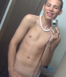 Dustin Hot Twink  5b81914d10bcd.jpg