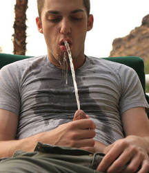 boy pee 574c786a4734d.jpg