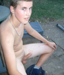 Twinks getting down and dirty  5bbd39907fc82.jpg