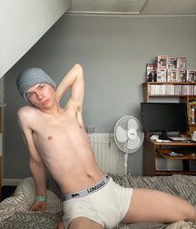 Shining Ember Selfie Boys Cam Porn 62a6121d62eb6.jpg