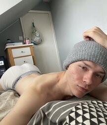Shining Ember Selfie Boys Cam Porn 62a6122f95568.jpg