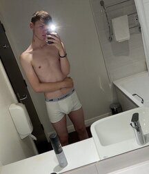 Shining Ember Selfie Boys Cam Porn 62a612355f71a.jpg