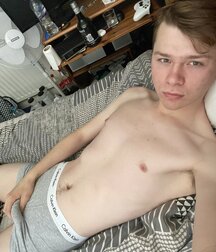 Shining Ember Selfie Boys Cam Porn 62a61265a967d.jpg