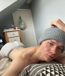 Shining Ember Selfie Boys Cam Porn 62a61267bf3a6.jpg