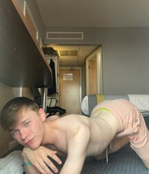 Shining Ember Selfie Boys Cam Porn 62a6126a13f8a.jpg