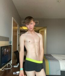 Shining Ember Selfie Boys Cam Porn 62a6126c09e69.jpg