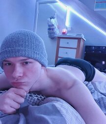 Shining Ember Selfie Boys Cam Porn 62a6127b2b1b0.jpg