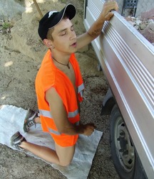 Enjoying his work 56b059ff221b7.jpg