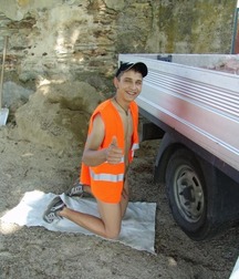 Enjoying his work 56b05a139cd64.jpg