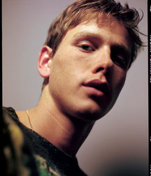 Harris Dickinson 5a194de254916.jpg