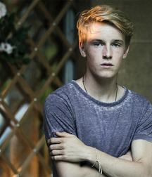 Louis Hofmann 5cf982d3825ea.jpg