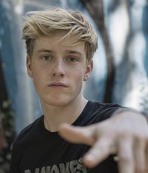 Louis Hofmann 5cf982dd8c5ed.jpg
