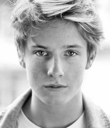 Louis Hofmann 5cf982e07d888.jpg