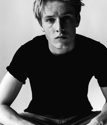 Louis Hofmann 5cf982f891646.jpg