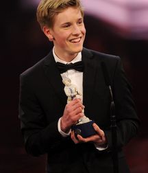 Louis Hofmann 5cf982fbdf172.jpg