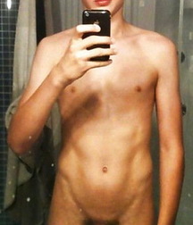 Beautiful Young Boys 5de5c474a4270.jpg