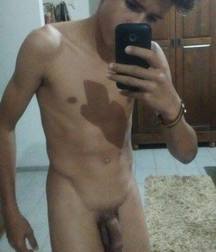 Oufti-Selfie01 5931d4514ce3f.jpg