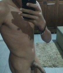 Oufti-Selfie01 5931d4523d1d5.jpg