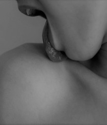 Oufti-B&W-N&B-01 59f20559f2402.jpg