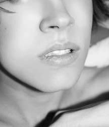 Oufti-B&W-N&B-01 59f2055e84586.jpg