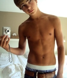 Oufti-N-sex 5adcf1403c830.jpg