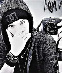 Oufti-N&B-B&W 5b33f8d5553b1.jpg