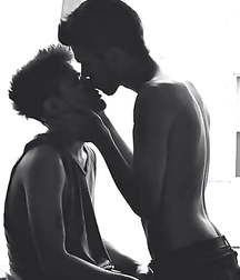 Oufti-N&B-B&W 5b33f8e9486a2.jpg