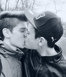 Oufti-N&B-B&W 5b33f9038ab22.jpg
