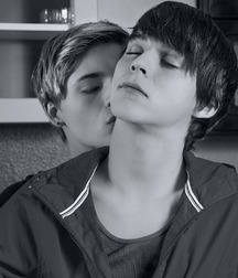 Oufti-N&B-B&W 5b5e025c9e374.jpg