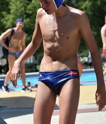 Oufti-Swimsuit & chess 5c76eef05f9f8.jpg