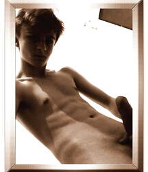 Oufti-Black & White Gay Tube 5fdd03c29ba12.jpg