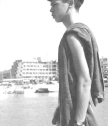 Oufti-Black & White Gay Tube 5fdd03d0b728c.jpg