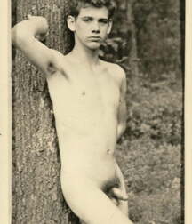 Oufti-Black & White Gay Tube 5fdd03d5d3dd6.jpg