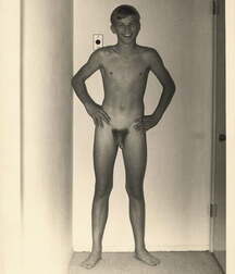 Oufti-Black & White Gay Tube 5fdd03e20fa0b.jpg